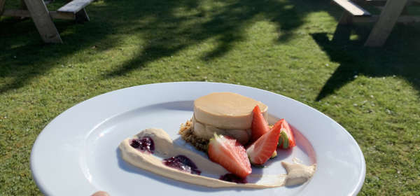 Cheesecake with fresh strawberries