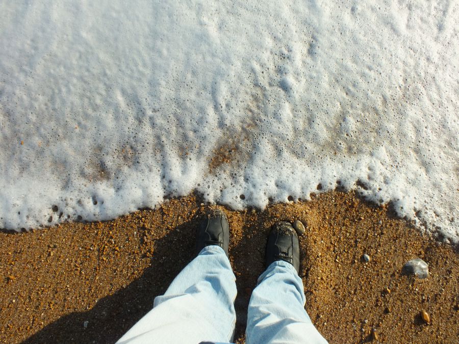 A pair of feet close to the sea shore