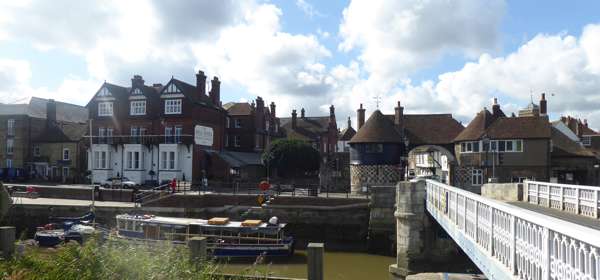 Sandwich river, Toll Bridge and Barbican